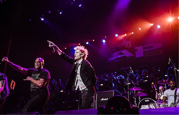 Sum_41__DMC_-_APMAs_2015_620-400