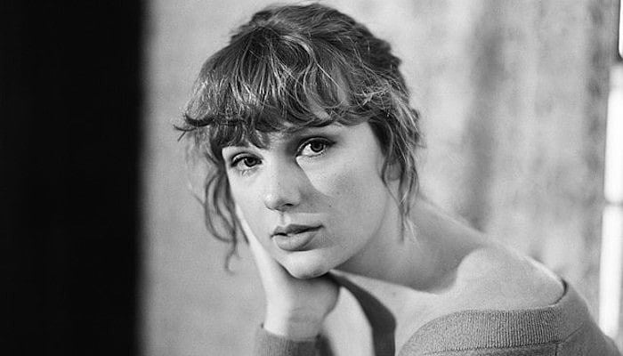 Taylor Swift folklore-min