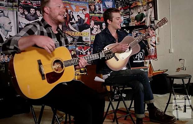 TheMaine-MilesAway-acoustic