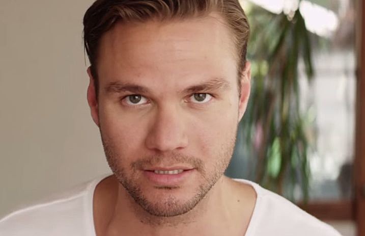 Tilian_Pearson_-_2015_717-463