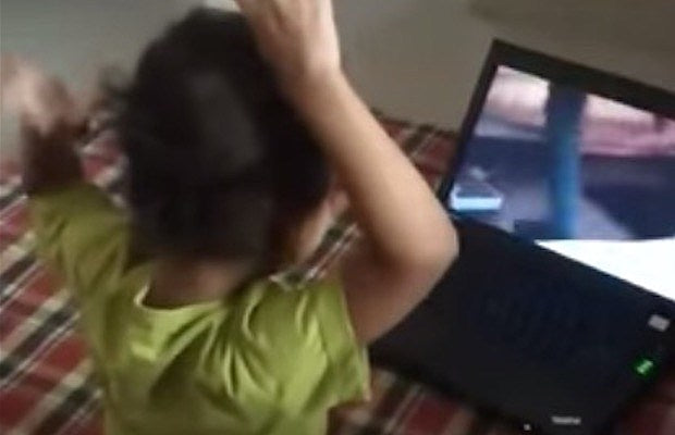 Toddler_headbanging_-_News_620-400