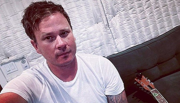 Tom DeLonge Great British Bake Off cake-min