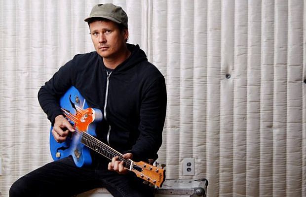 Tom_Delonge_-_2014_620-400
