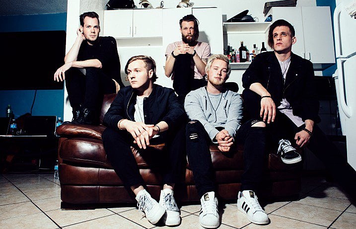 TooCloseToTouch_LindseyByrnes_2016