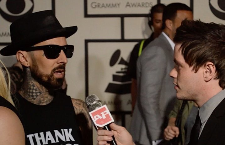 TravisBarker-Grammys2016-aptv