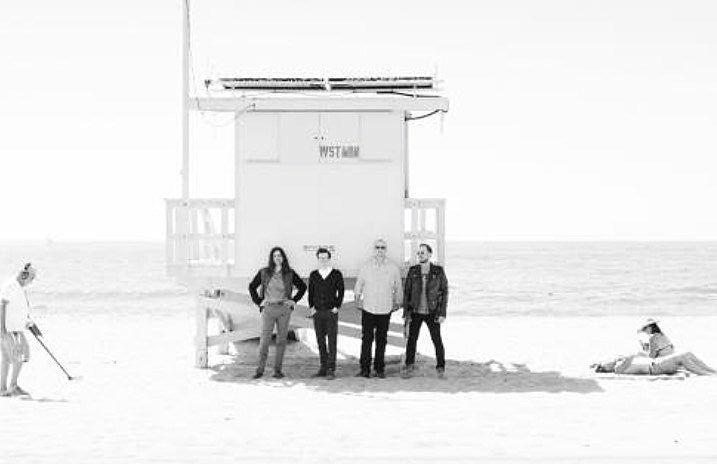 Weezer_-_2016_717-463