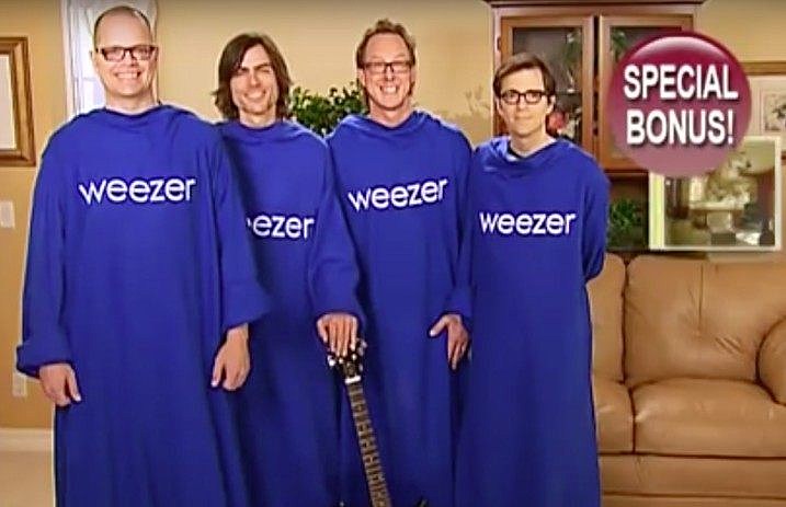 Weezer_snuggie-1
