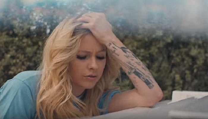 Avril Lavigne "Tell Me It's Over"