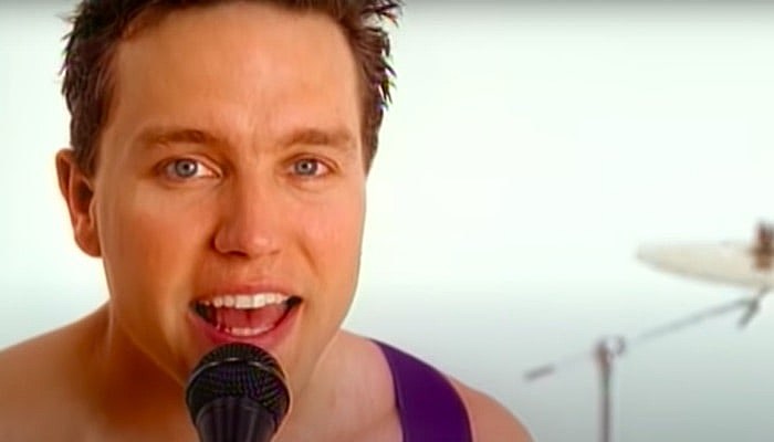 blink1-82 mark hoppus whats my age again-min