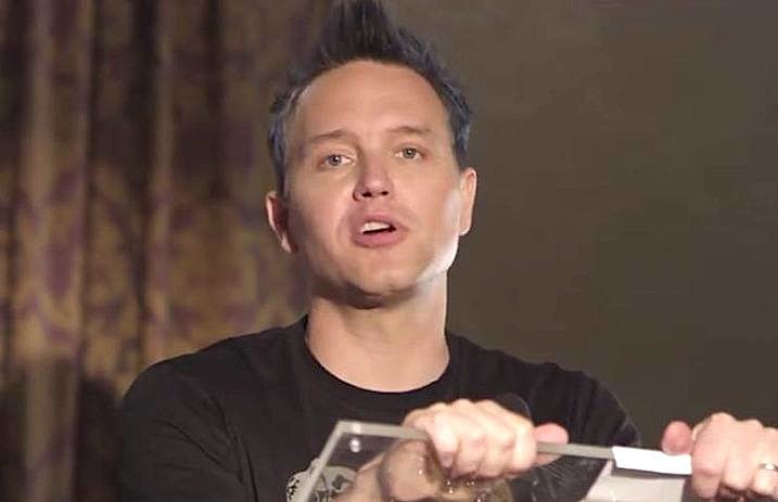 blink_182_mark_hoppus_college_humor_bass_boredom_video_screenshot