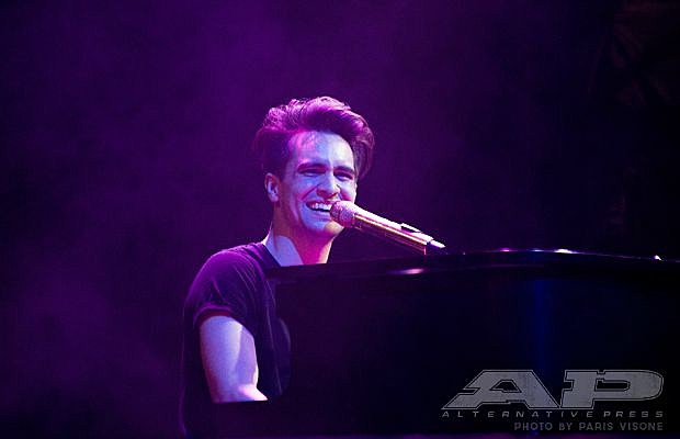 brendon_urie_apmas_2015_paris_visone