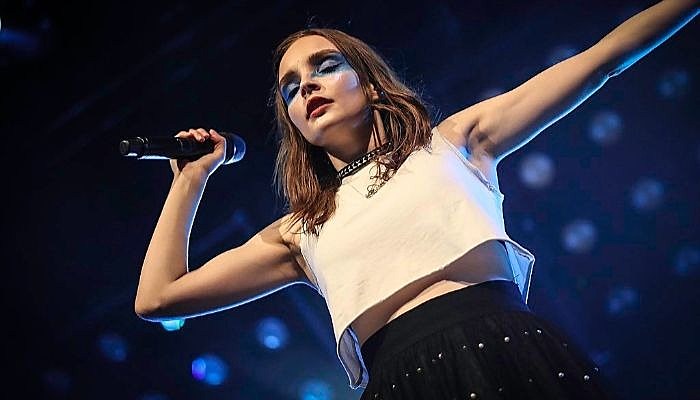 chvrches, lauren mayberry