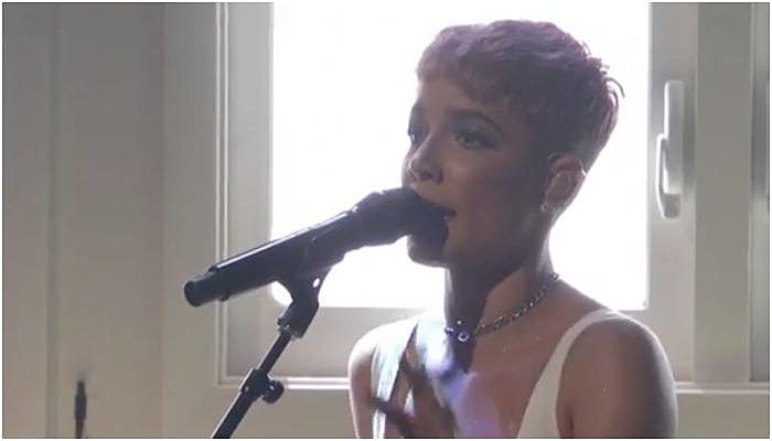 Halsey, ama performance