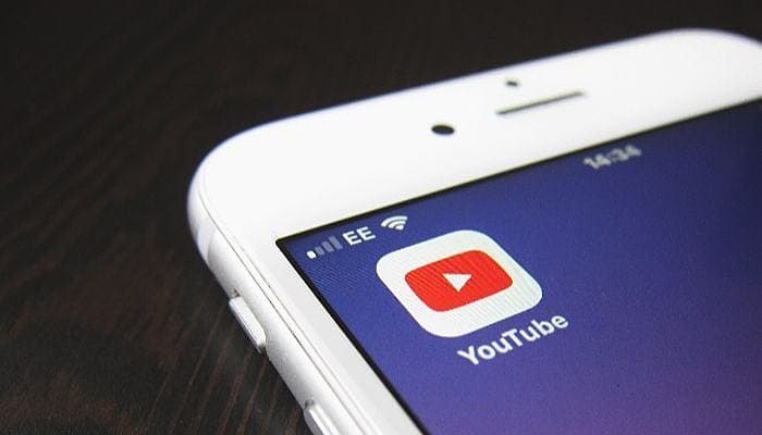 YouTube fact-checking feature