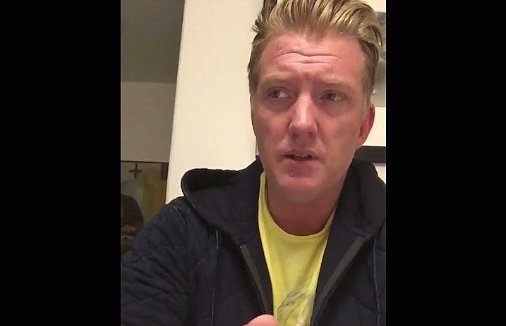 josh_homme_apology_video_kicking_photographer_qotsa