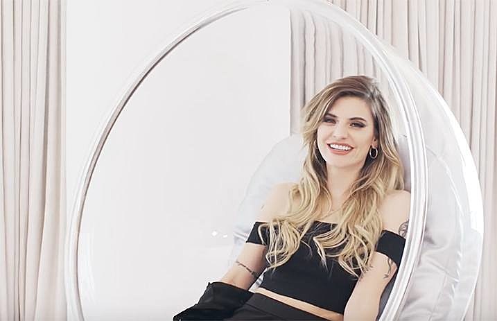 juliet_simms_say_hello
