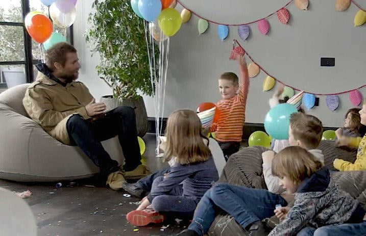 oasis_liam_gallagher_interviewed_by_kids