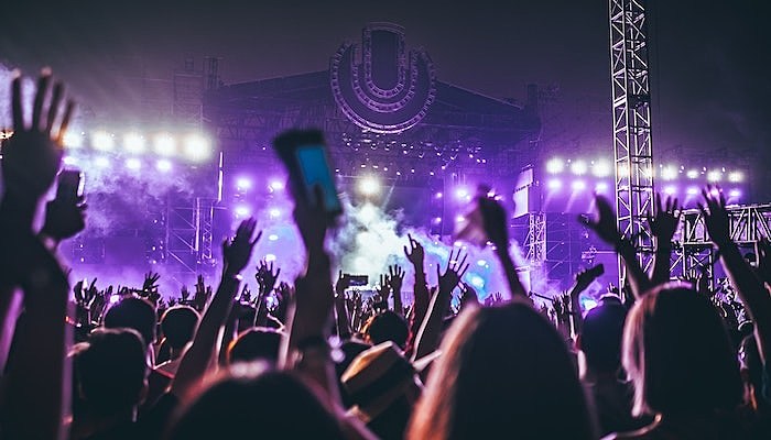 outdoor concerts uk-min coronavirus