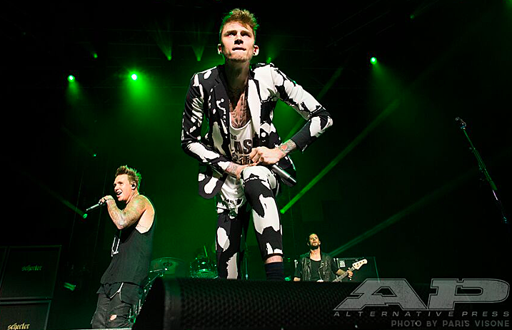 paparoach_mgk_2016_apmas_1