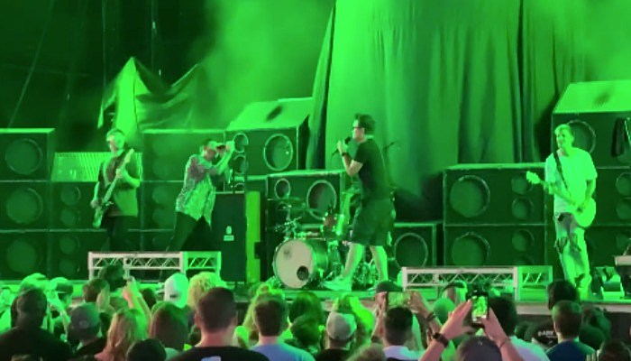 mark hoppus neck deep blink-182