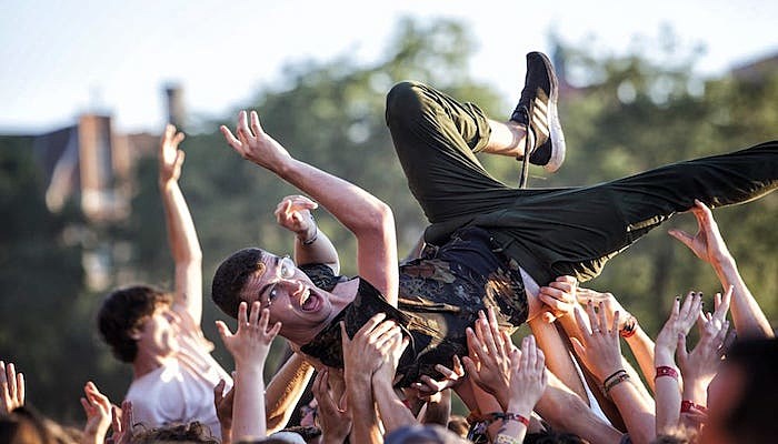 riot fest crowd surf 2018