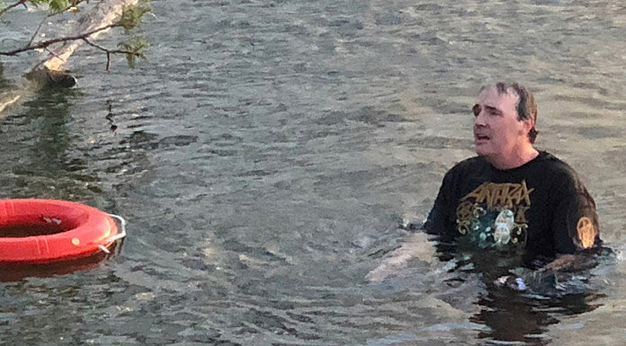 slayer-swimming-fan