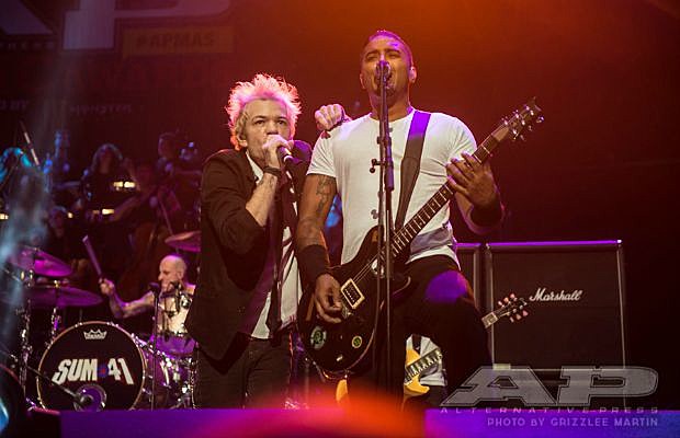 sum_41_apmas_2015_grizzlee_martin
