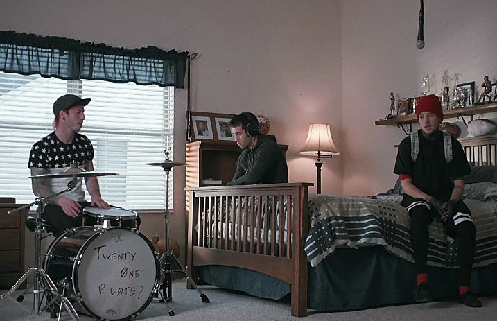 twenty_one_pilots_-_Stressed_Out_video