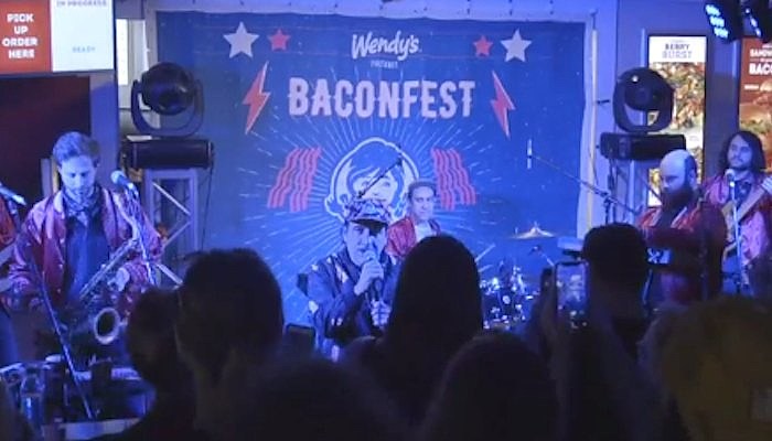 wendys baconfest har mar superstar