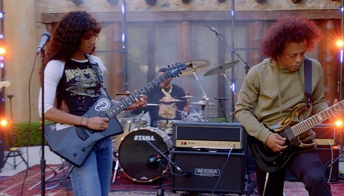 Willow Smith Red Table Talk performance