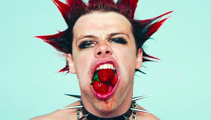 yungblud strawberry lipstick