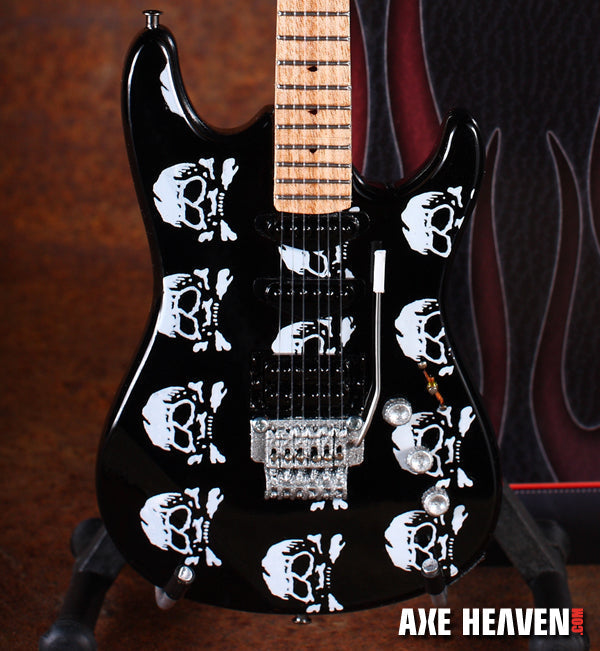 QUEENSRÅ¸CHE - MICHAEL WILTON - ESP SKULLS MINI GUITAR